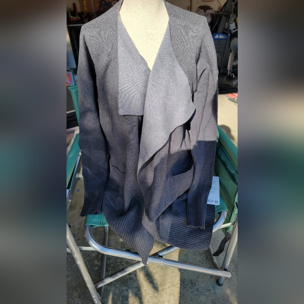 Lululemon still lotus wrap reversible size MD